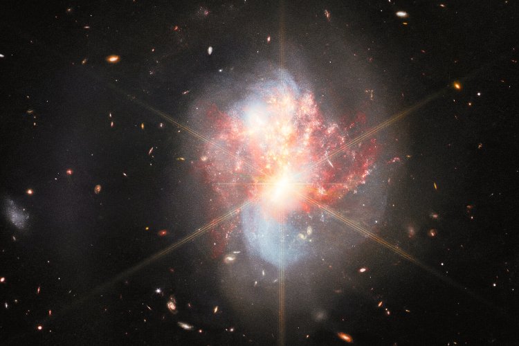 Merging of two galaxies 270 million light-years away,